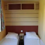 Familial Paisible Avec Piscine, Mobil , Chalet, & Emplacement Nue 3*