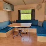 Familial Paisible Avec Piscine, Mobil , Chalet, & Emplacement Nue Kemp