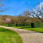 Kemp Familial Paisible Avec Piscine, Mobil , Chalet, & Emplacement Nue Casties-Labrande
