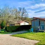 Familial Paisible Avec Piscine, Mobil , Chalet, & Emplacement Nue 3*
