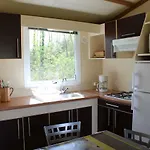 Familial Paisible Avec Piscine, Mobil , Chalet, & Emplacement Nue Kemp