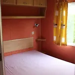 Familial Paisible Avec Piscine, Mobil , Chalet, & Emplacement Nue Casties-Labrande