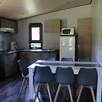 Familial Paisible Avec Piscine, Mobil , Chalet, & Emplacement Nue Casties-Labrande