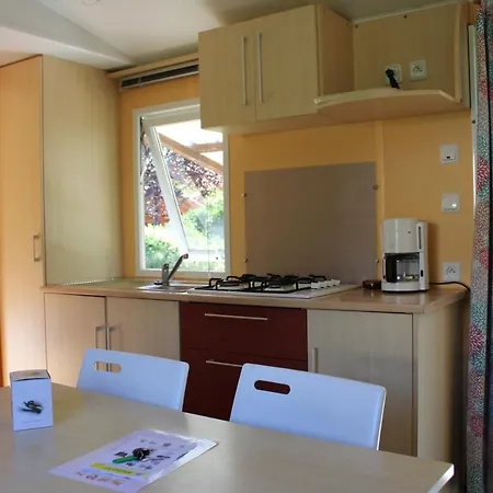 Familial Paisible Avec Piscine, Mobil , Chalet, & Emplacement Nue 3* Casties-Labrande