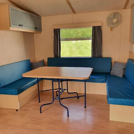 Familial Paisible Avec Piscine, Mobil , Chalet, & Emplacement Nue Campsite