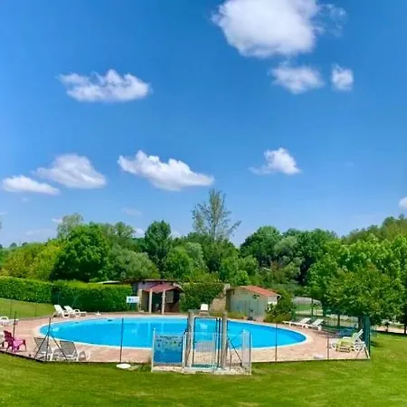 Familial Paisible Avec Piscine, Mobil , Chalet, & Emplacement Nue 3*