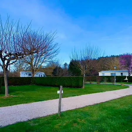 Familial Paisible Avec Piscine, Mobil , Chalet, & Emplacement Nue