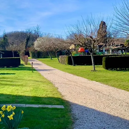 Campsite Familial Paisible Avec Piscine, Mobil , Chalet, & Emplacement Nue