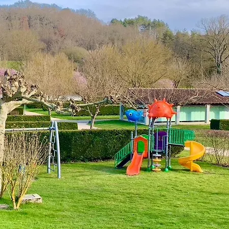 Campsite Familial Paisible Avec Piscine, Mobil , Chalet, & Emplacement Nue