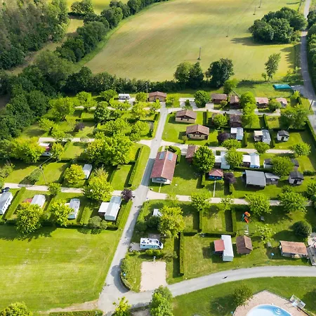 Campsite Familial Paisible Avec Piscine, Mobil , Chalet, & Emplacement Nue 3*