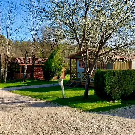 Familial Paisible Avec Piscine, Mobil , Chalet, & Emplacement Nue Campsite