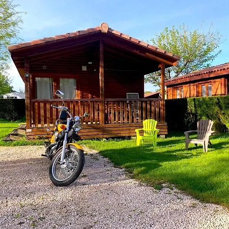 Familial Paisible Avec Piscine, Mobil , Chalet, & Emplacement Nue Campsite 3*