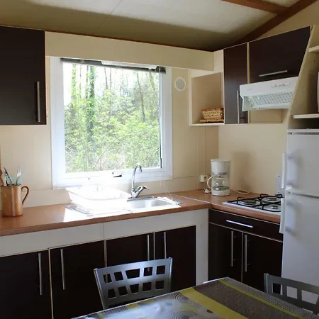 Familial Paisible Avec Piscine, Mobil , Chalet, & Emplacement Nue Campsite