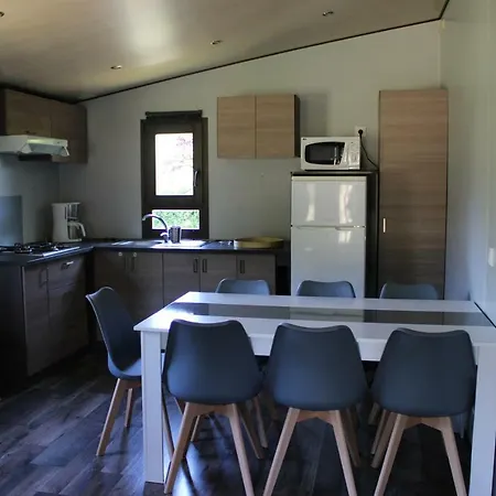 Familial Paisible Avec Piscine, Mobil , Chalet, & Emplacement Nue Casties-Labrande