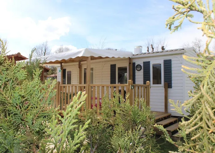 Familial Paisible Avec Piscine, Mobil , Chalet, & Emplacement Nue Кемпинг 3*