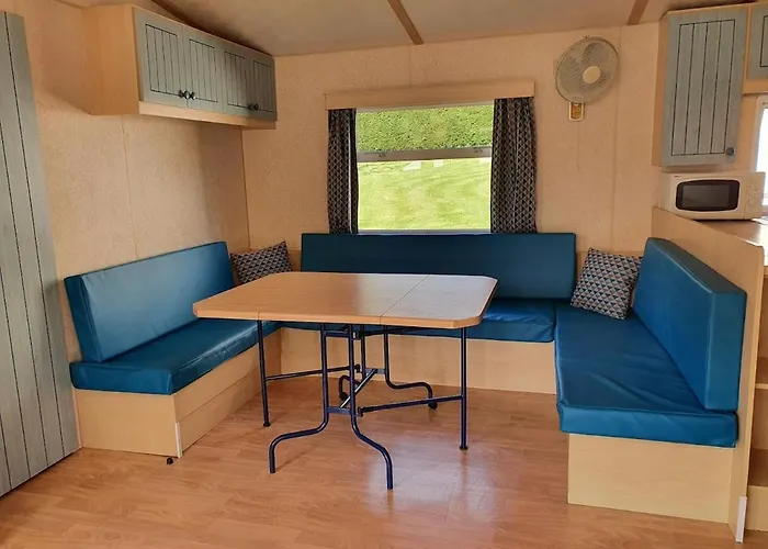 Familial Paisible Avec Piscine, Mobil , Chalet, & Emplacement Nue Кемпинг