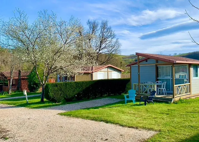 Familial Paisible Avec Piscine, Mobil , Chalet, & Emplacement Nue 3*