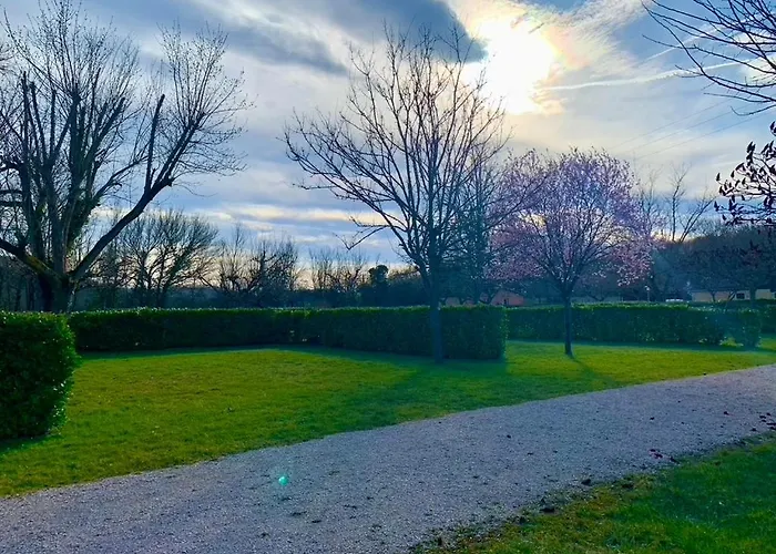 Familial Paisible Avec Piscine, Mobil , Chalet, & Emplacement Nue 3* Casties-Labrande