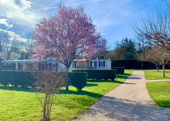 Familial Paisible Avec Piscine, Mobil , Chalet, & Emplacement Nue Кемпинг