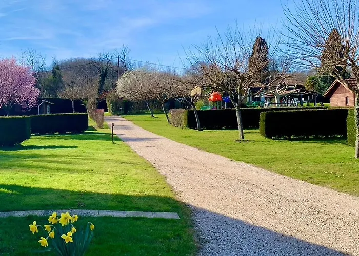 Кемпинг Familial Paisible Avec Piscine, Mobil , Chalet, & Emplacement Nue