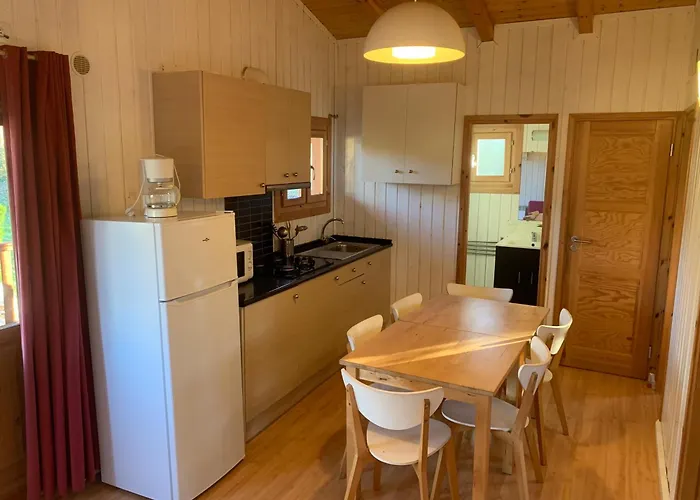 Familial Paisible Avec Piscine, Mobil , Chalet, & Emplacement Nue Кемпинг