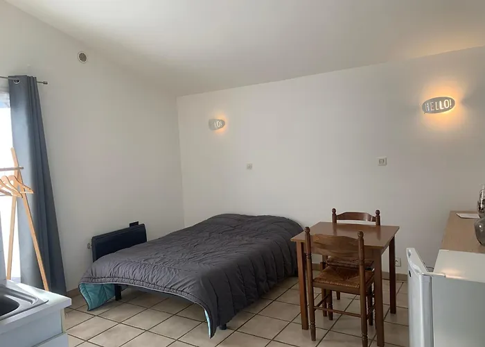 Кемпинг Familial Paisible Avec Piscine, Mobil , Chalet, & Emplacement Nue 3*