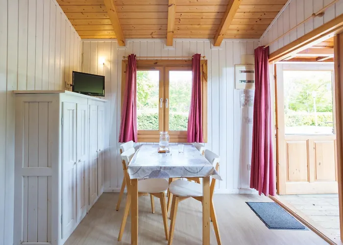 Кемпинг Familial Paisible Avec Piscine, Mobil , Chalet, & Emplacement Nue Casties-Labrande