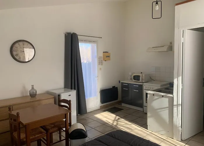 Familial Paisible Avec Piscine, Mobil , Chalet, & Emplacement Nue 3*