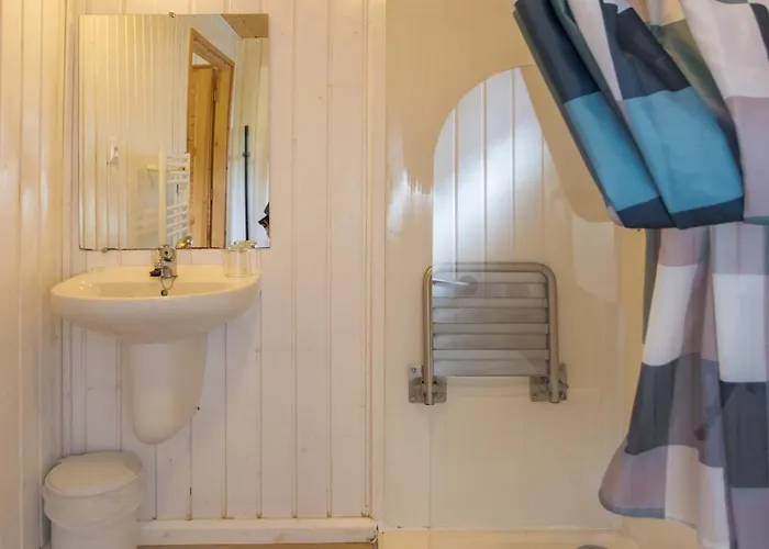 Familial Paisible Avec Piscine, Mobil , Chalet, & Emplacement Nue 3* Casties-Labrande