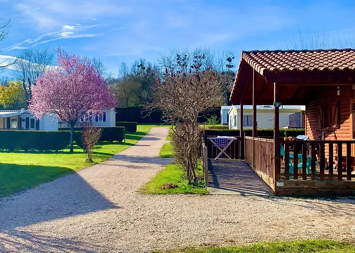 Кемпинг Familial Paisible Avec Piscine, Mobil , Chalet, & Emplacement Nue