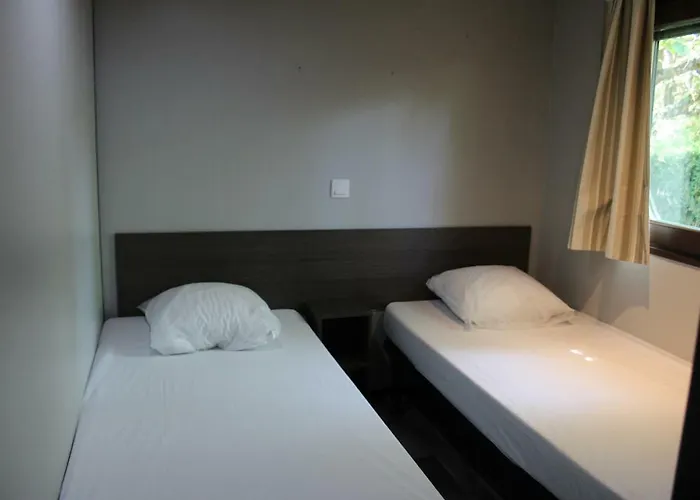 Familial Paisible Avec Piscine, Mobil , Chalet, & Emplacement Nue 3* Casties-Labrande