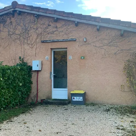 Familial Paisible Avec Piscine, Mobil , Chalet, & Emplacement Nue 3*