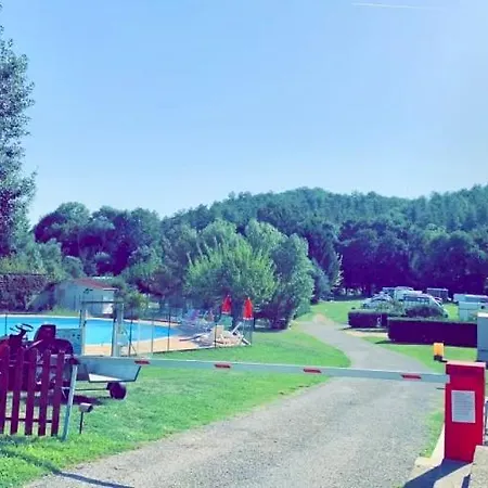 Familial Paisible Avec Piscine, Mobil , Chalet, & Emplacement Nue Casties-Labrande