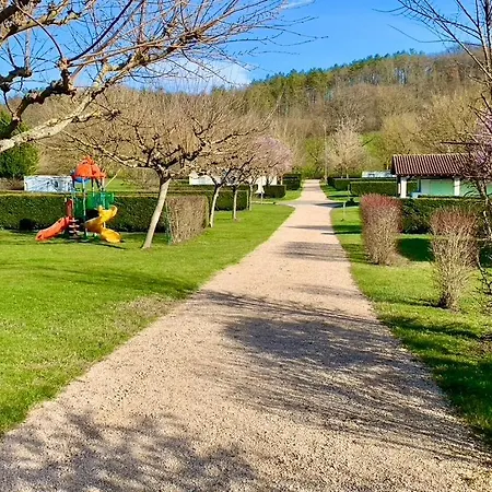 Familial Paisible Avec Piscine, Mobil , Chalet, & Emplacement Nue