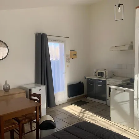 Familial Paisible Avec Piscine, Mobil , Chalet, & Emplacement Nue 3*