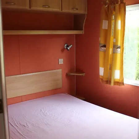 Familial Paisible Avec Piscine, Mobil , Chalet, & Emplacement Nue Casties-Labrande