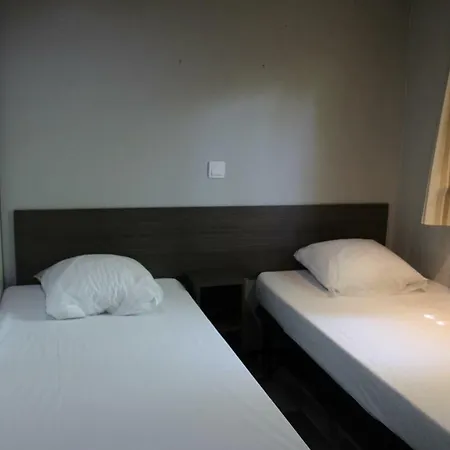 Familial Paisible Avec Piscine, Mobil , Chalet, & Emplacement Nue 3* Casties-Labrande