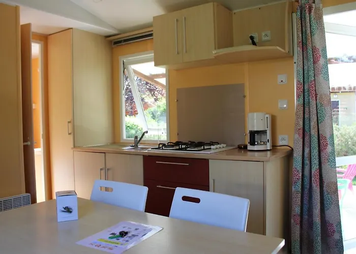 Familial Paisible Avec Piscine, Mobil , Chalet, & Emplacement Nue 3* Casties-Labrande