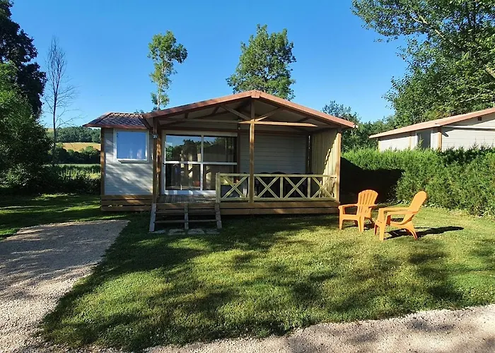 Familial Paisible Avec Piscine, Mobil , Chalet, & Emplacement Nue 3*