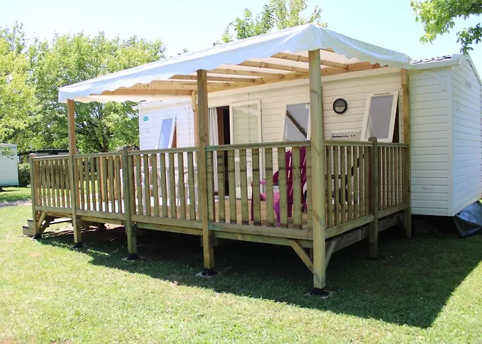 Familial Paisible Avec Piscine, Mobil , Chalet, & Emplacement Nue Casties-Labrande