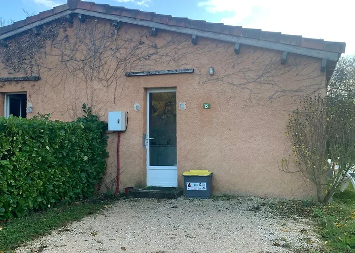 Familial Paisible Avec Piscine, Mobil , Chalet, & Emplacement Nue 3*