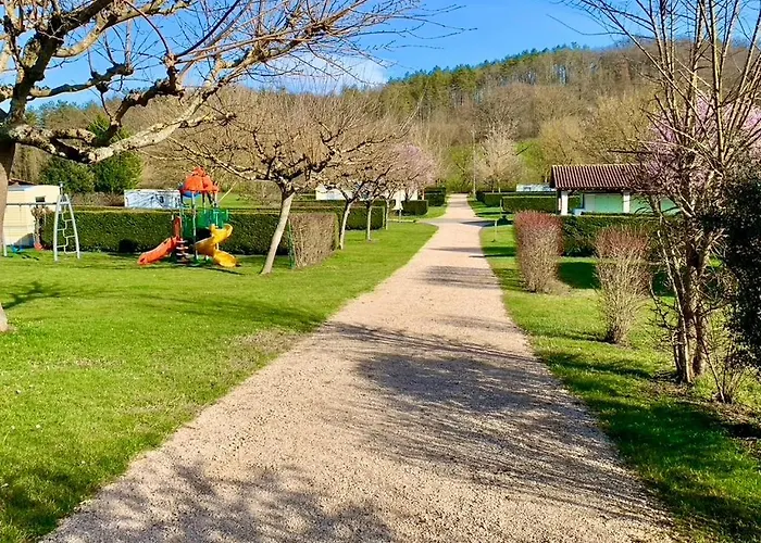 Familial Paisible Avec Piscine, Mobil , Chalet, & Emplacement Nue