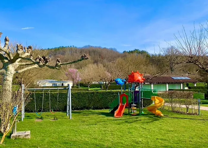 Familial Paisible Avec Piscine, Mobil , Chalet, & Emplacement Nue Kemping