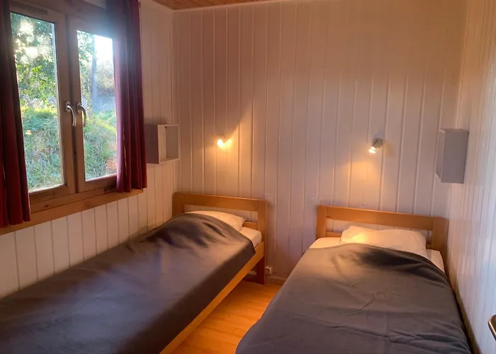 Familial Paisible Avec Piscine, Mobil , Chalet, & Emplacement Nue