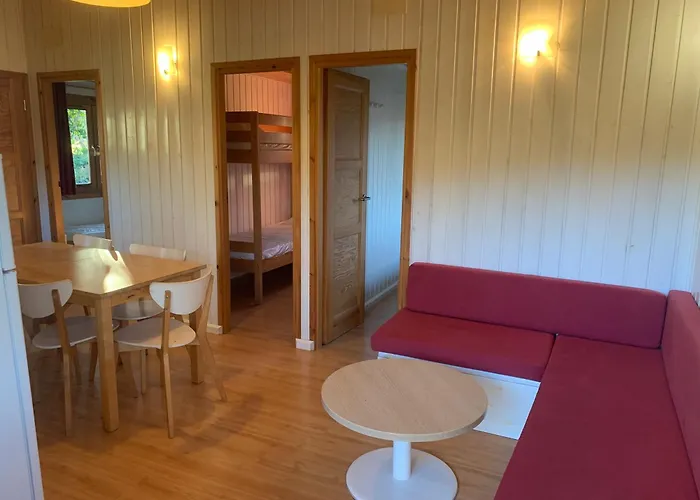 Kemping Familial Paisible Avec Piscine, Mobil , Chalet, & Emplacement Nue