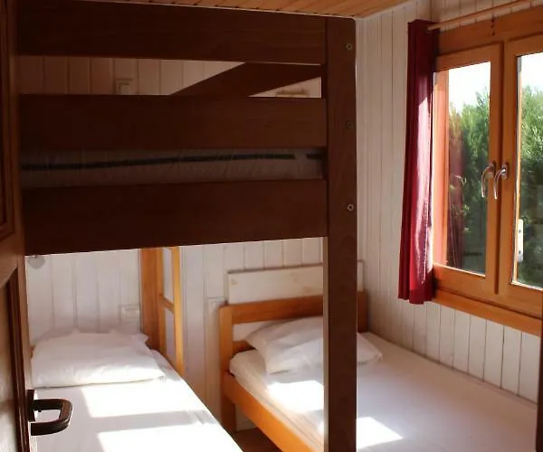 Kemping Familial Paisible Avec Piscine, Mobil , Chalet, & Emplacement Nue