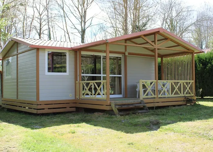 Kemping Familial Paisible Avec Piscine, Mobil , Chalet, & Emplacement Nue